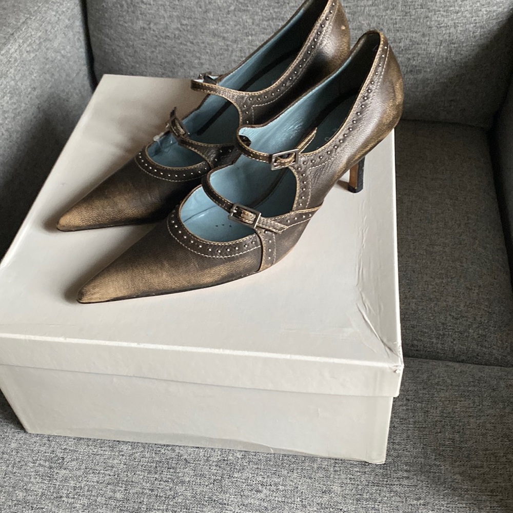 Lambertson Truex Beautiful Kitten Heels